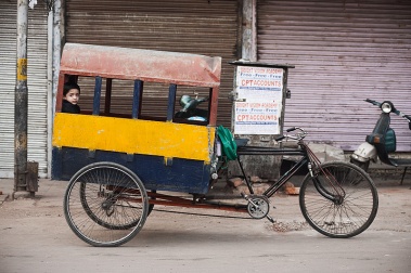 091126_delhi_india_cycle_rickshaw_box_school_bus_transportation_MG_7706